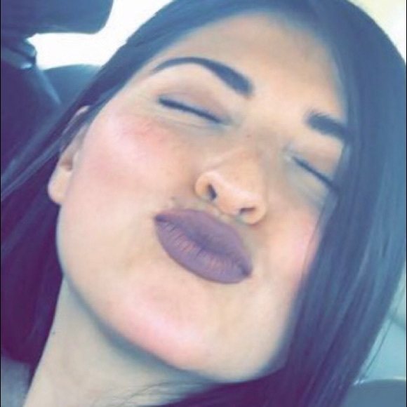 Meet your Posher, Brenda - Picture 2 of 2